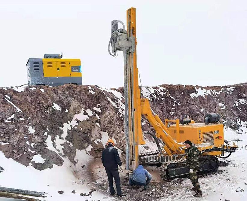 How does  DTH drilling rig work